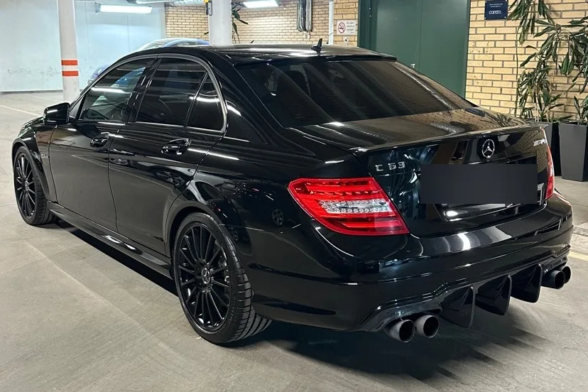 Samma C63 AMG blank och djup i lacken, efter polering och lackskydd